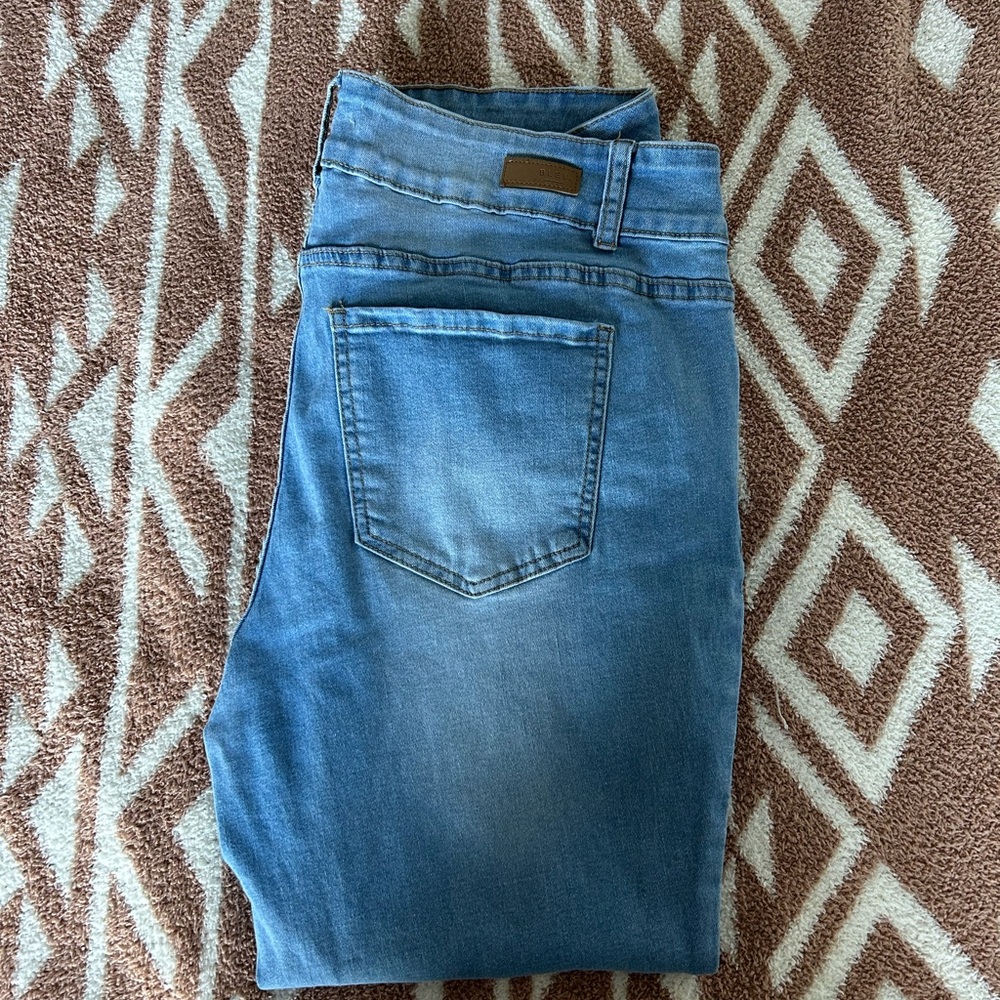 Women’s Butt-Lifting Skinny Jeans
